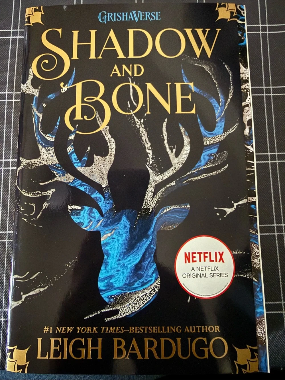 Shadow and Bone by Leigh Bardugo - Black & Blue Cover